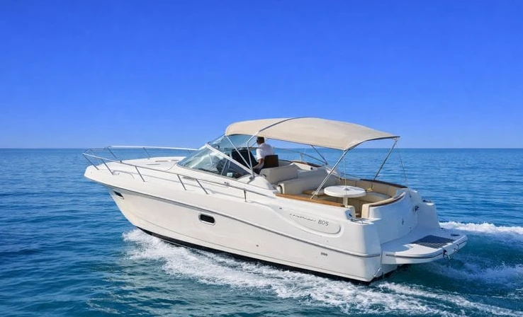 Noleggiare una Jeanneau Leader 805 a Mandelieu-la-Napoule