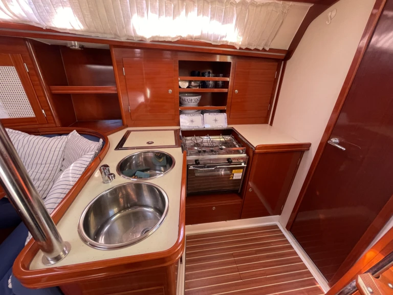 Noleggio Barca a vela a Genova – Hanse Hanse 411