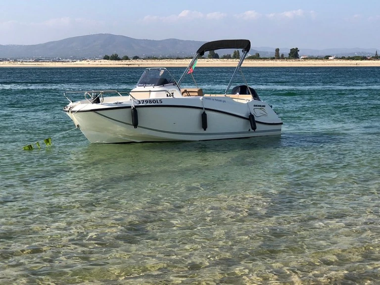 Noleggiare una Quicksilver Activ 505 Open a Olhão