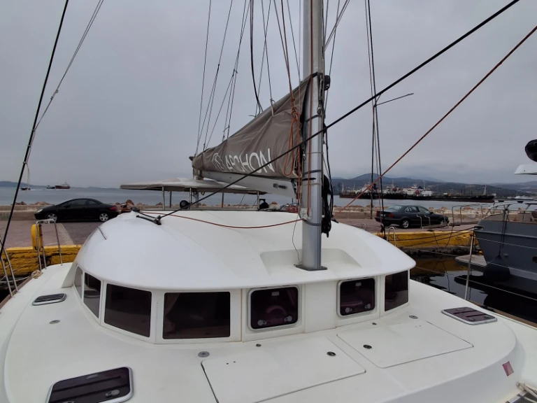 Noleggiare una Lagoon 410 a Paros Port