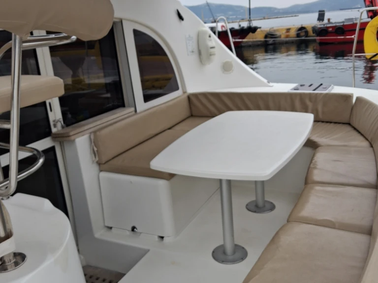 Noleggio Catamarano con o senza skipper Lagoon a Paros Port