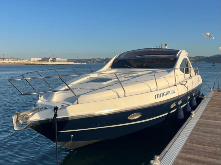 Noleggio Barca a motore PRIMATIST By Bruno Abbate con patente nautica