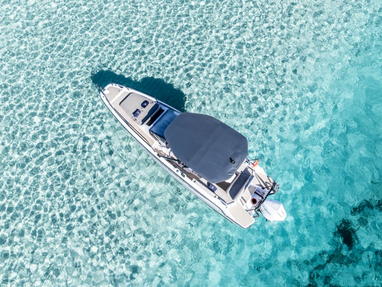 Noleggiare una Axopar 25 a Santa Eulària des Riu