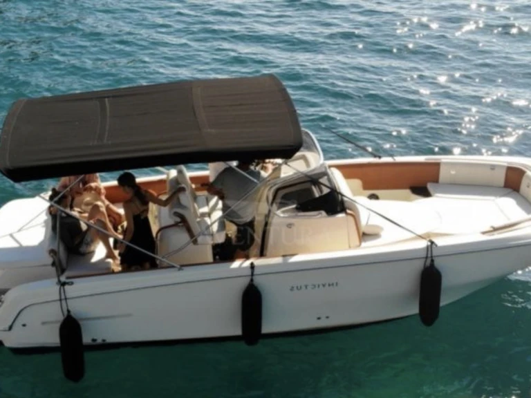 Noleggio Barca a motore con o senza skipper Invictus  a Palma de Maiorca