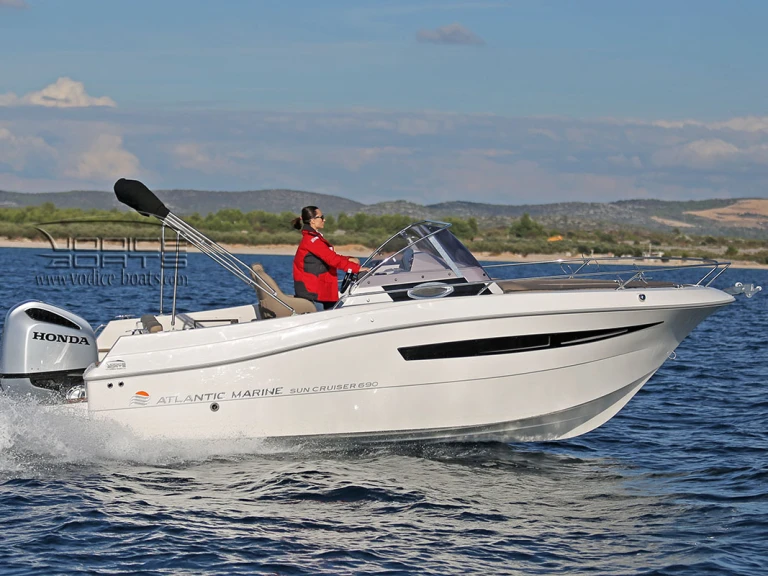 Noleggiare una Atlantic 690 sun cruiser a Sebenico