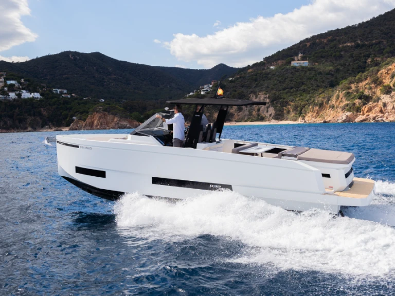 Noleggiare una De Antonio D32 a Marina Botafoch