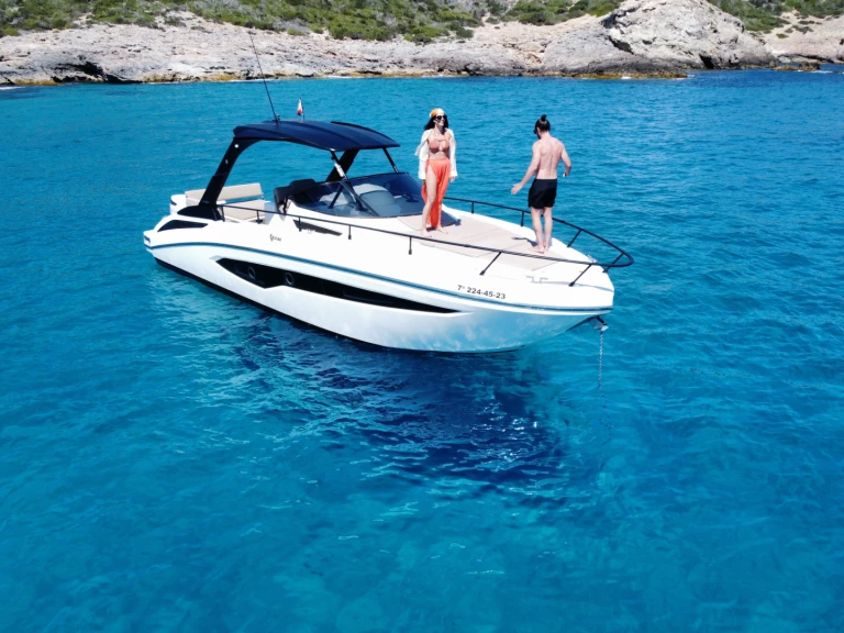 Noleggiare una FIM Regina 34 a Marina Botafoch