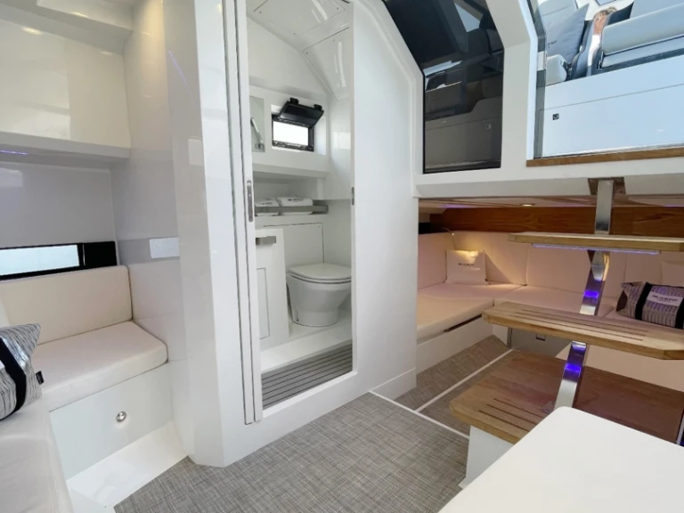 Noleggio Barca a motore a Marina Botafoch – De Antonio d36