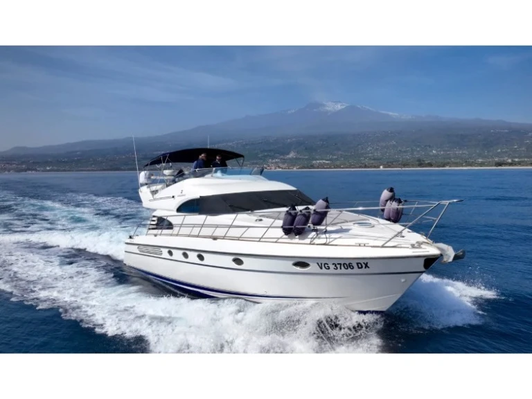 Noleggio barche Fairline Fairline 55 Fly a Milazzo su Samboat