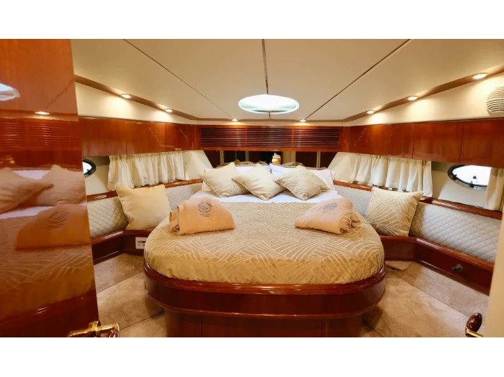 Noleggio Barca a motore con o senza skipper Fairline a Milazzo