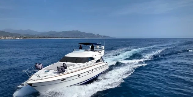Noleggio Barca a motore con o senza skipper Fairline a Provincia di Messina