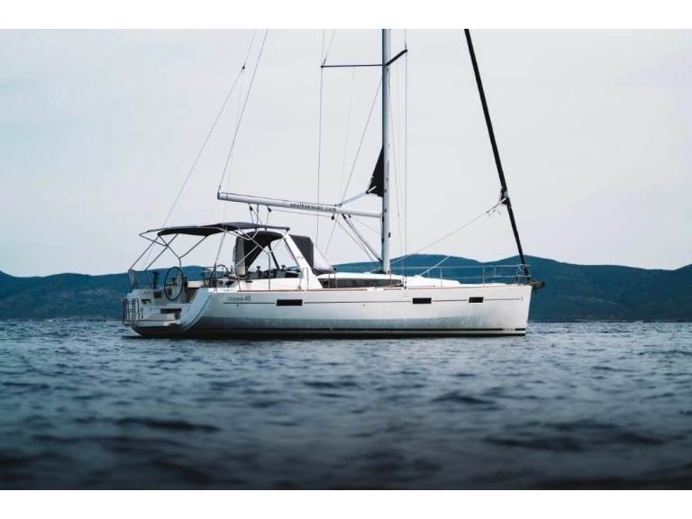 Noleggio barche Bénéteau Oceanis 45 a Cagliari su Samboat
