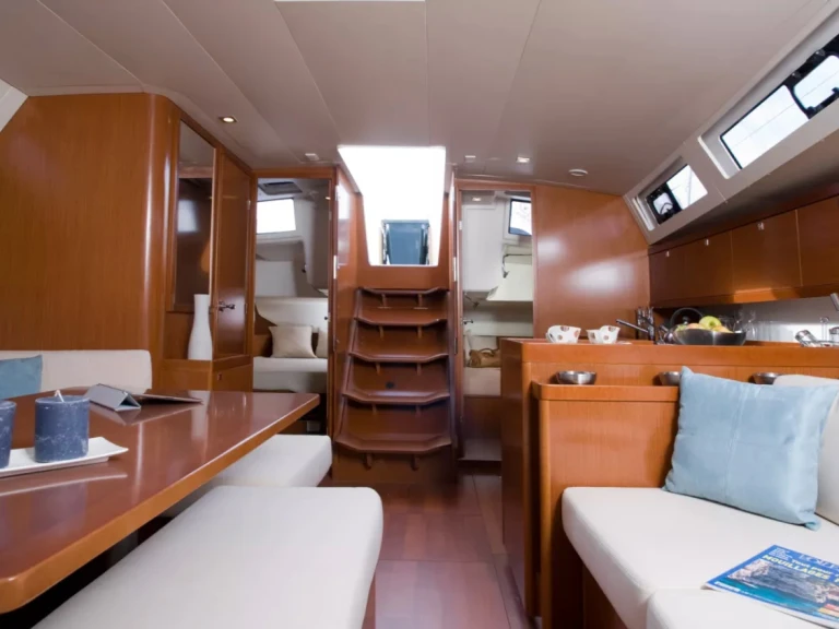 Noleggio Barca a vela Bénéteau con patente nautica