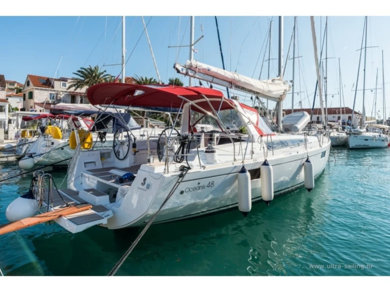 Noleggiare una Bénéteau Oceanis 48 a Cagliari