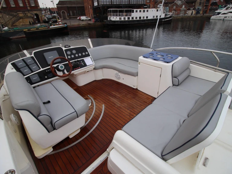 Noleggio Yacht di lusso a Mentone – Sealine T47