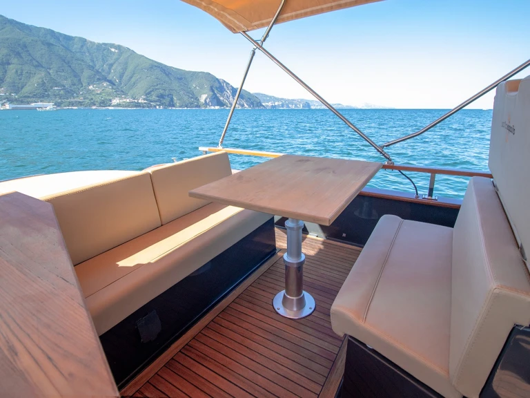 Noleggio Barca a motore Nautica Esposito con patente nautica