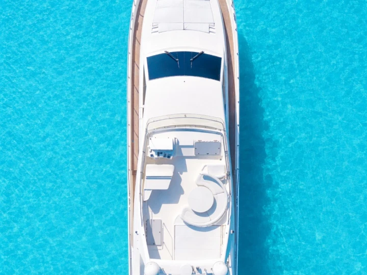 Noleggio Yacht di lusso Ferretti con patente nautica