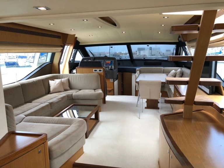 Noleggio Yacht di lusso con o senza skipper Ferretti a Il Pireo