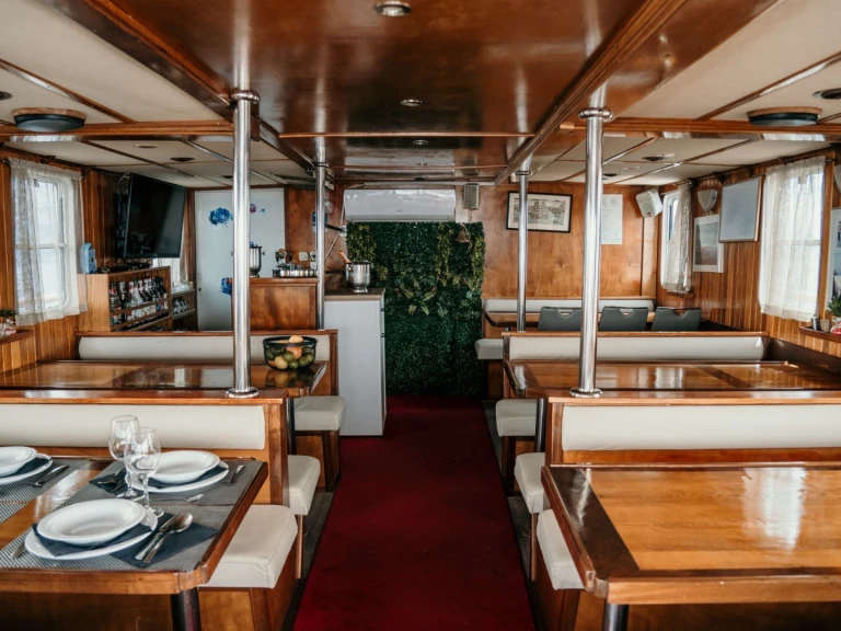 Noleggio Barca a motore Betina con patente nautica