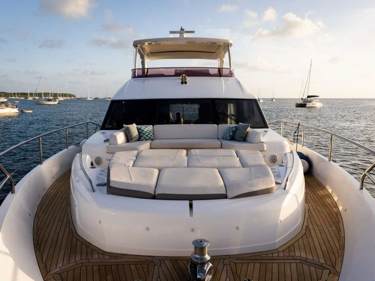 Noleggio Yacht di lusso Princess, UK con patente nautica