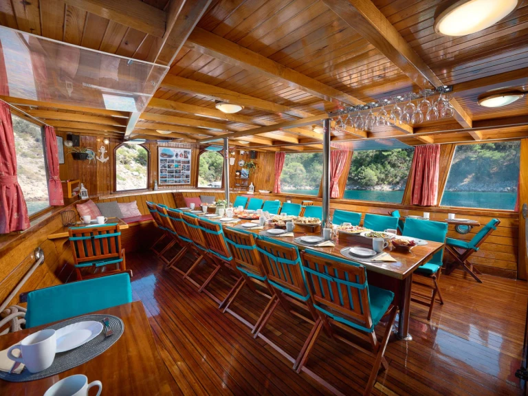 Noleggio Yacht di lusso Custom con patente nautica