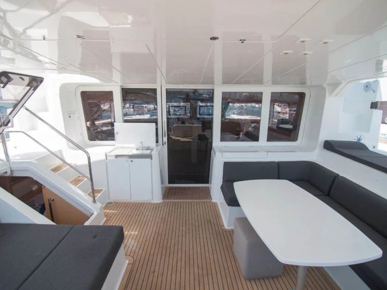 Noleggio Catamarano Lagoon con patente nautica