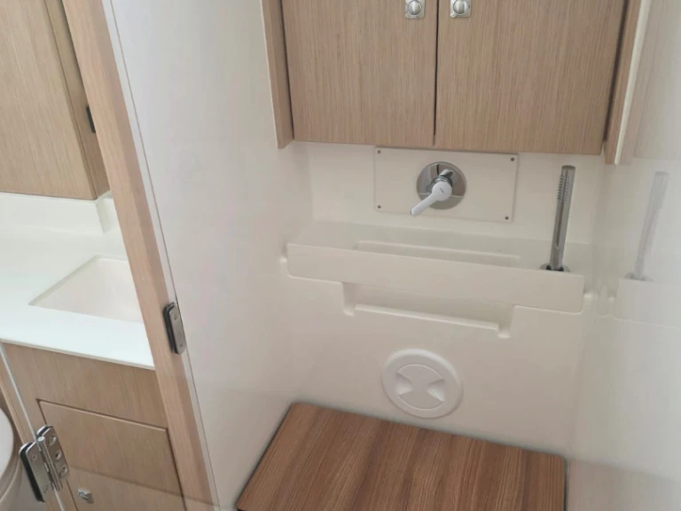 Noleggiare una Bavaria Bavaria C57 a Volos