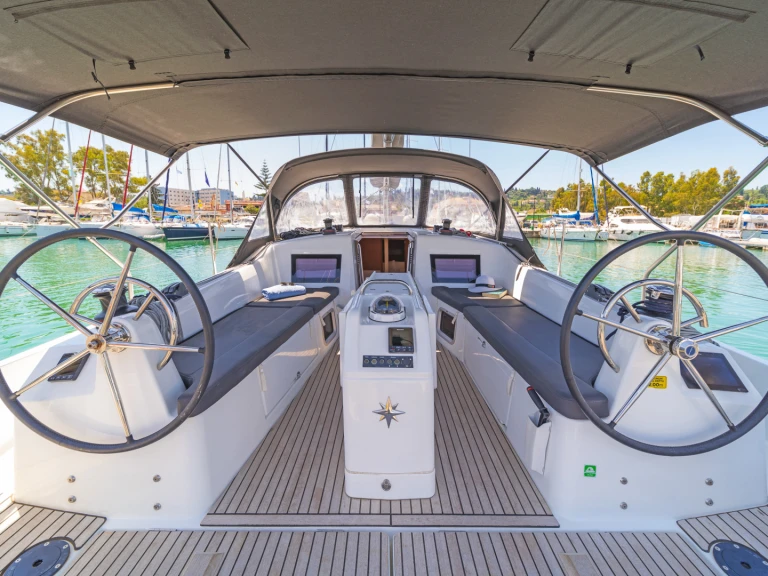 Noleggiare una Jeanneau Sun Odyssey 410 a Álimos