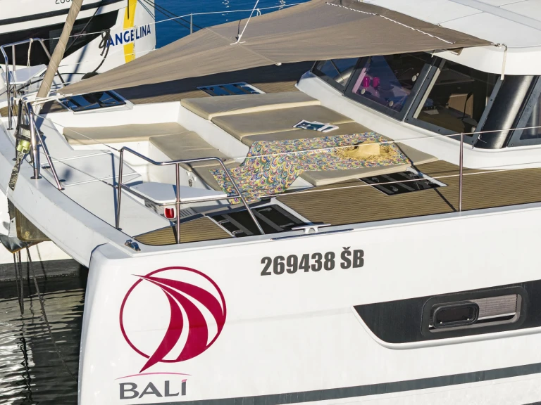 Noleggio Catamarano Bali con patente nautica