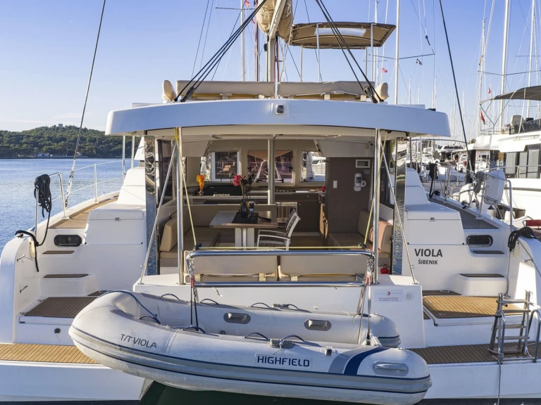 Catamarano a noleggio a Sebenico al miglior prezzo