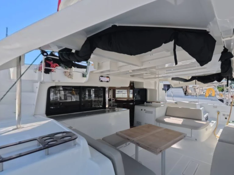 Noleggio Catamarano Lagoon con patente nautica