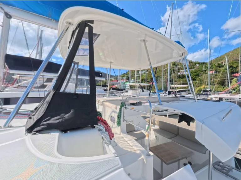 Catamarano a noleggio a Parish of Saint George al miglior prezzo