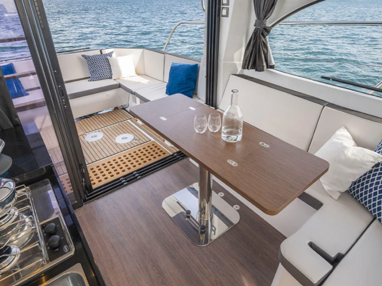 Noleggio barche Bénéteau Antares 11 FLY a Saint-Mandrier-sur-Mer su Samboat