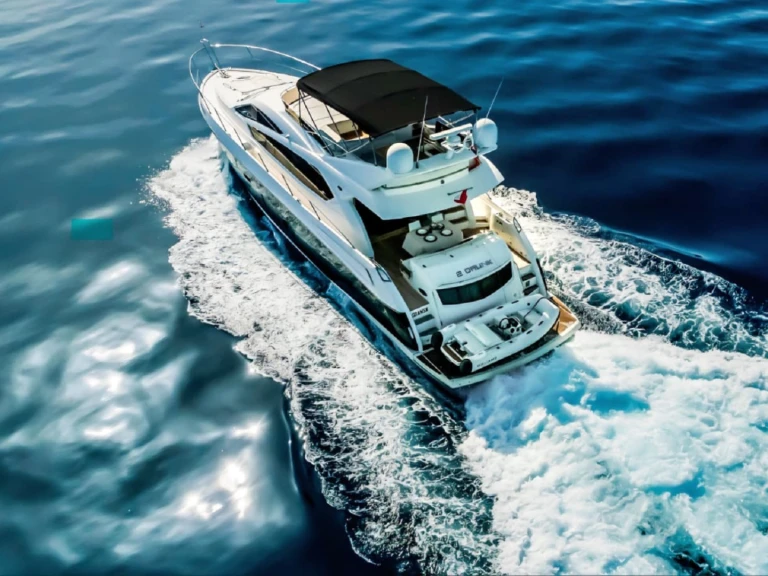 Noleggio Yacht di lusso Sunseeker con patente nautica