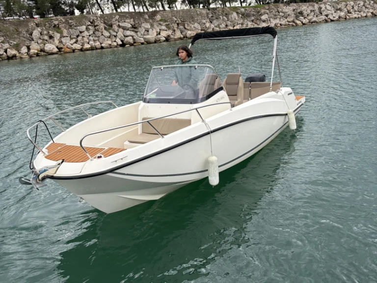Noleggiare una Quicksilver Activ 675 Open a Marsiglia