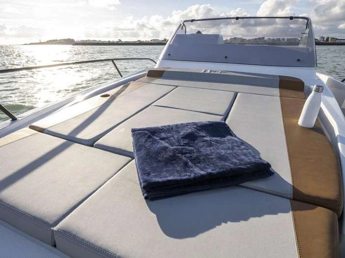Noleggio a Mahón – Bénéteau Flyer 9 Sundeck Elegance su SamBoat