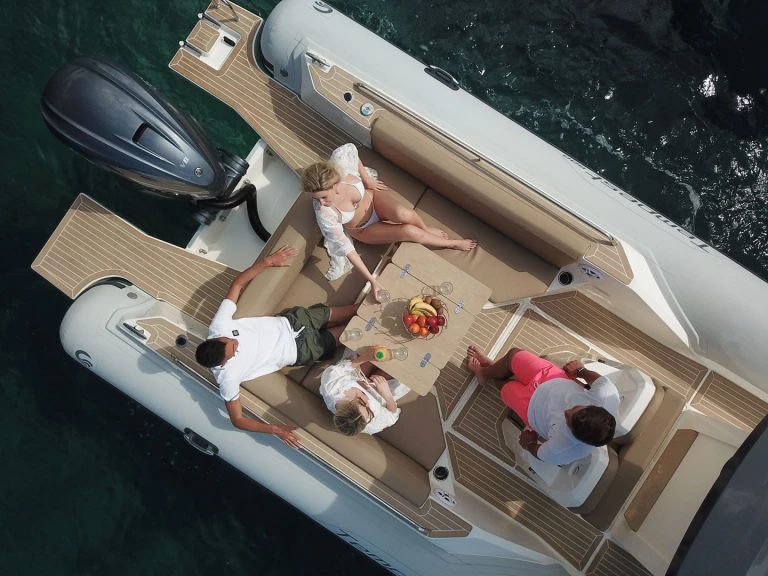 Noleggio Gommone con o senza skipper Capelli a Marine de Sant'Ambrogio