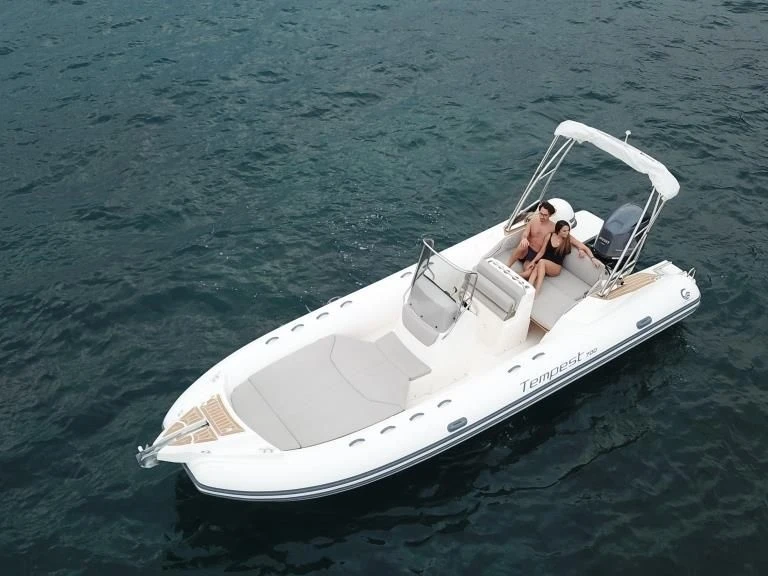 Noleggio barche Capelli Tempest 700 CUP a Marine de Sant'Ambrogio su Samboat