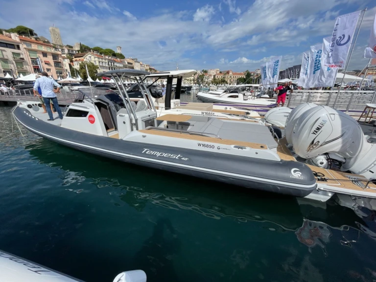 Noleggiare una Capelli Tempest 40 a Marine de Sant'Ambrogio