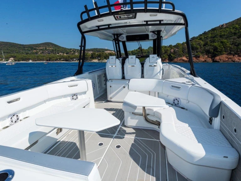 Noleggio barche Marine de Sant'Ambrogio economico WELLCRAFT 38