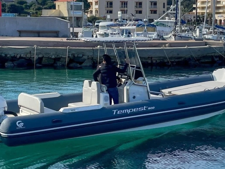 Noleggio Gommone a Marine de Sant'Ambrogio – Capelli Tempest 900 Luxe