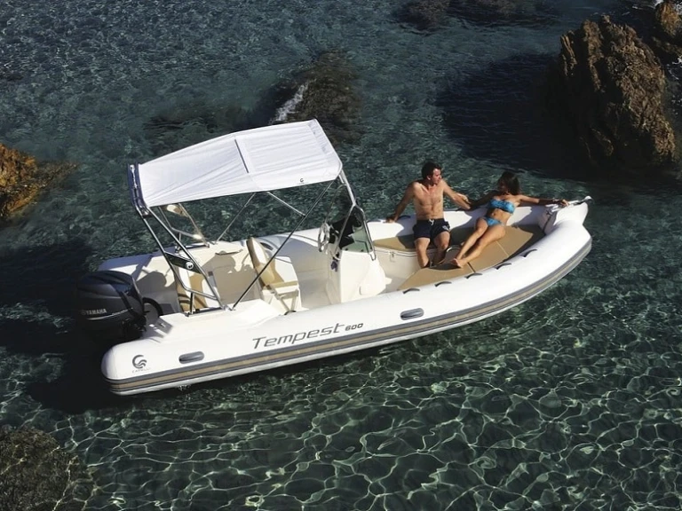 Noleggiare una Capelli Tempest 600 a Marine de Sant'Ambrogio