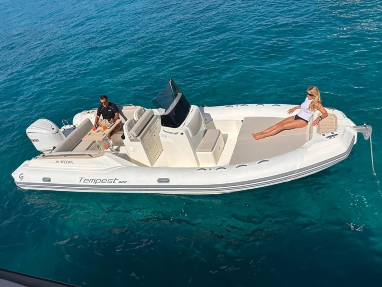 Noleggio barche Marine de Sant'Ambrogio economico Tempest 800