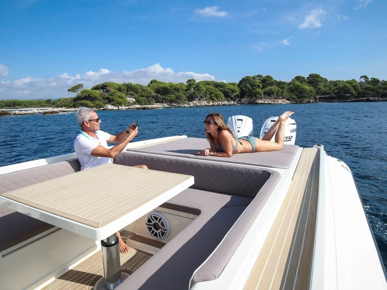 Noleggio Gommone con o senza skipper Capelli a Marine de Sant'Ambrogio