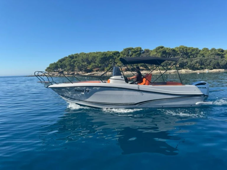 Noleggio Barca a motore Jeanneau con patente nautica