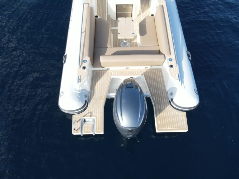 Noleggio Gommone a Marine de Sant'Ambrogio – Capelli 900 sun