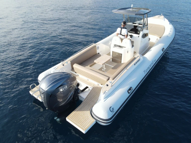 Noleggio Gommone Capelli con patente nautica