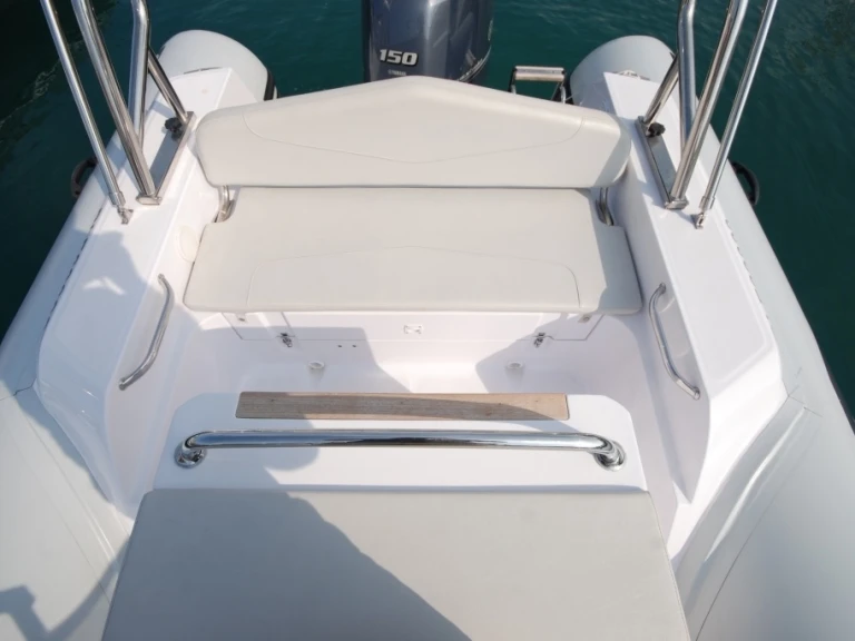 Noleggio barche Marine de Sant'Ambrogio economico TEMPEST 630 S