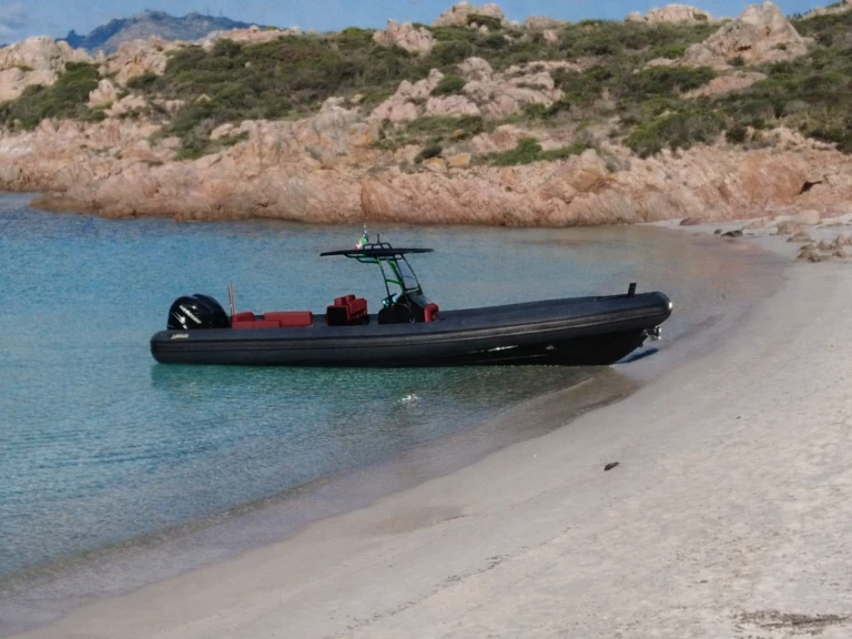 Sea Water Sea Water Phantom 300 da affittare a  Portisco
