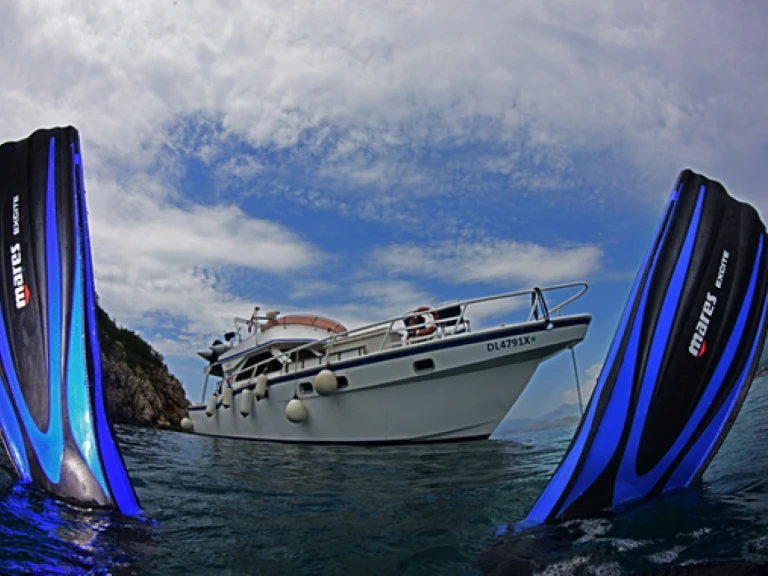 Noleggio Barca a motore Custom Made con patente nautica